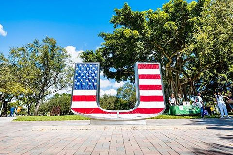 flag on the u statue